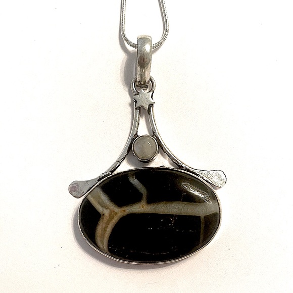 2 inch, Michigan Septerian and Rainbow Moonstone pendant on silver chain - Picture 1 of 6